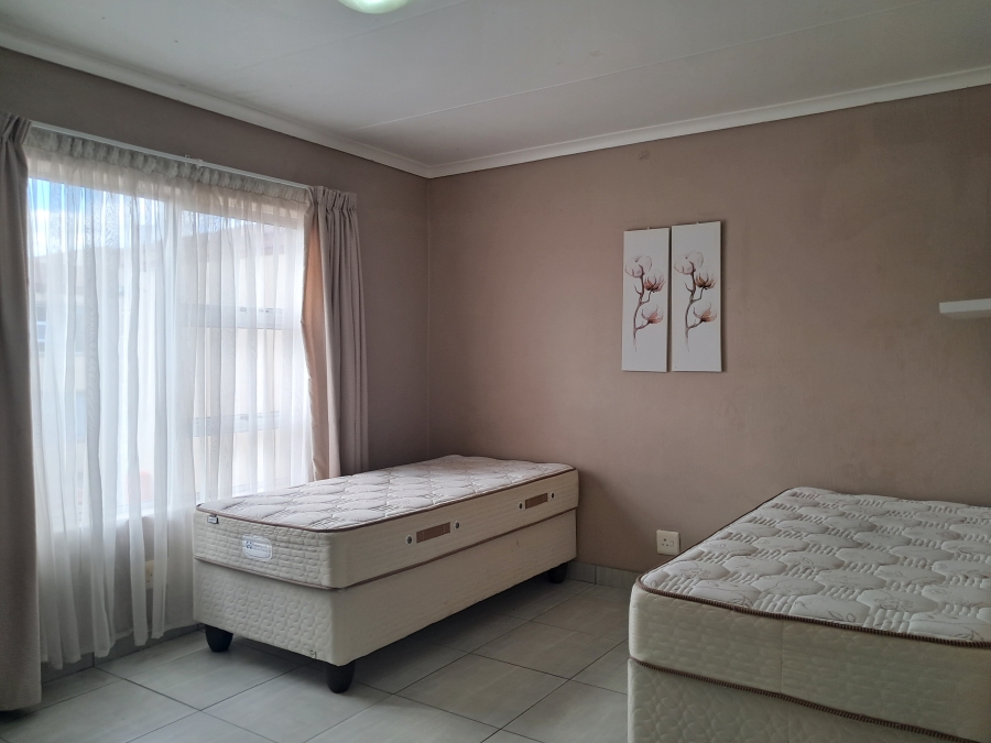 To Let 3 Bedroom Property for Rent in Wavecrest Eastern Cape